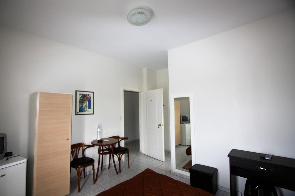 Miloi Rooms And Apartments Eksteriør billede